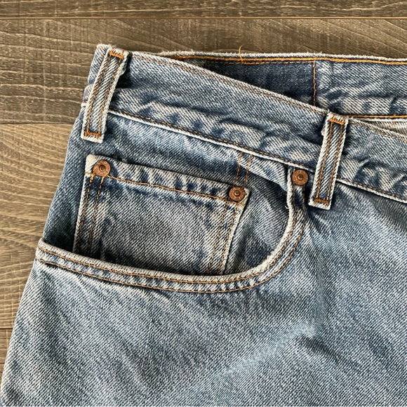 42x30 LEVI'S 560 Loose Comfort Fit Jeans 
Style # 560-4891
Blue - Picture 3 of 10